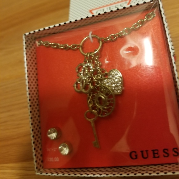 Guess Necklace with key in charms with earrings - Picture 2 of 5